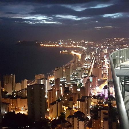 Апартаменты Deluxe Penthouse On The 42Nd Floor With Amazing Sea Views Бенидорм Экстерьер фото