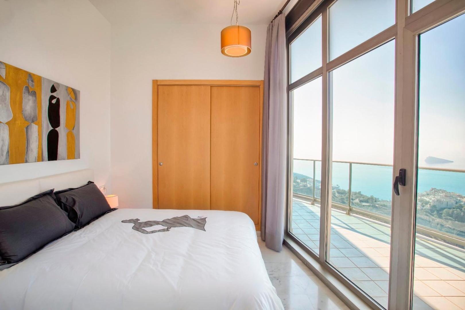 Апартаменты Deluxe Penthouse On The 42Nd Floor With Amazing Sea Views Бенидорм Экстерьер фото