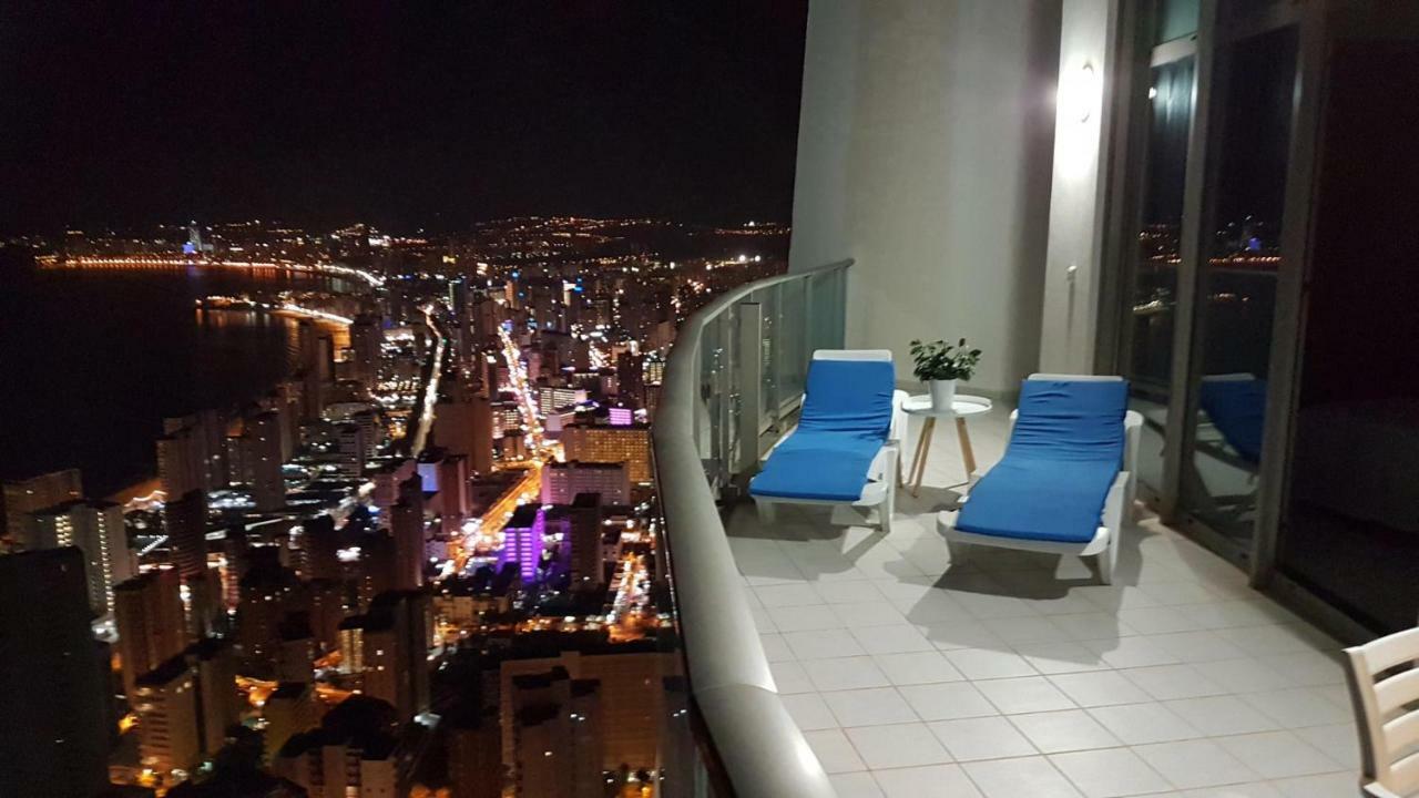 Апартаменты Deluxe Penthouse On The 42Nd Floor With Amazing Sea Views Бенидорм Экстерьер фото