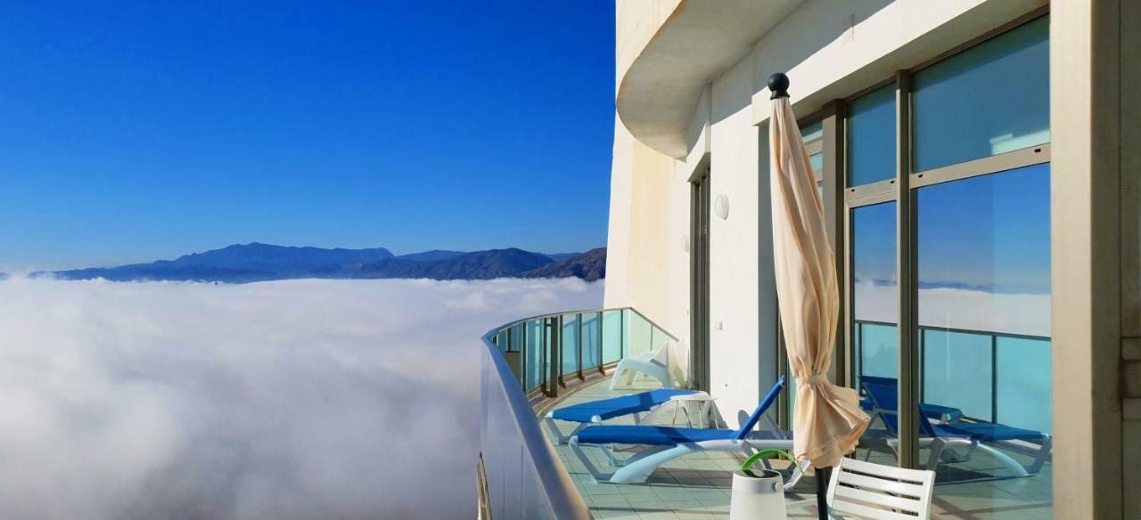 Апартаменты Deluxe Penthouse On The 42Nd Floor With Amazing Sea Views Бенидорм Экстерьер фото